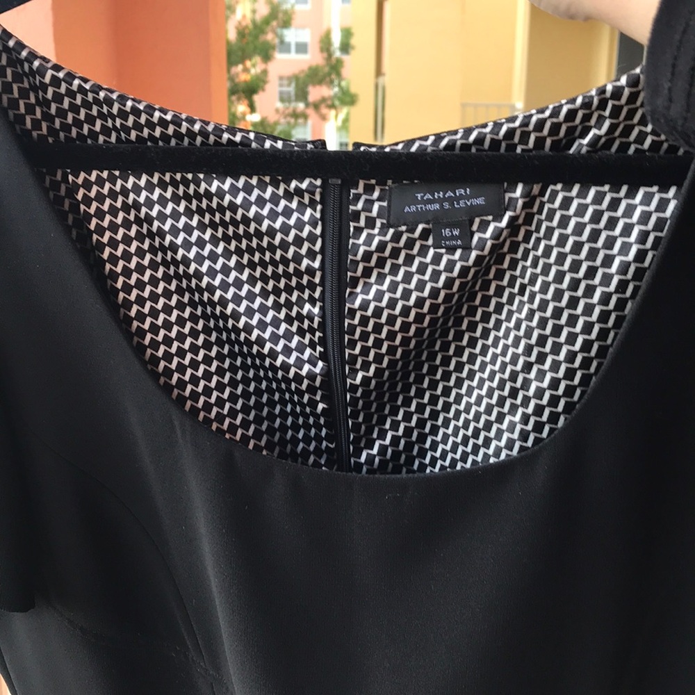 Short sleeves black dress